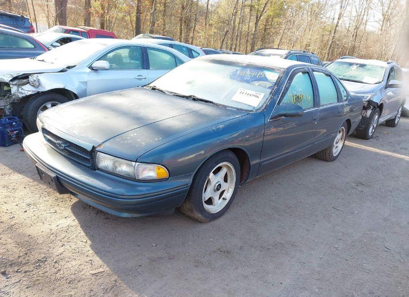 Photo 2 of 1996 Chevrolet Caprice / IMPALA CLASSIC SS (VIN 1G1BL52P4TR116270)