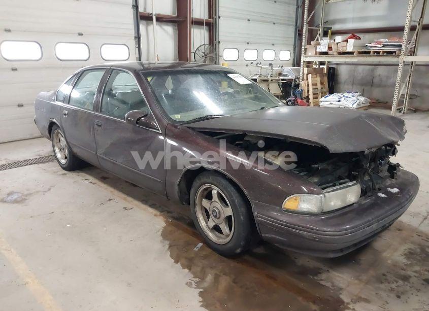 1996 Chevrolet Caprice / IMPALA CLASSIC SS (VIN 1G1BL52PXTR177137) main photo