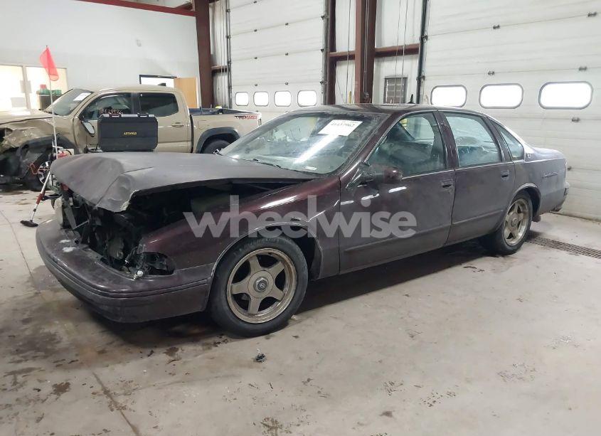 Photo 2 of 1996 Chevrolet Caprice / IMPALA CLASSIC SS (VIN 1G1BL52PXTR177137)