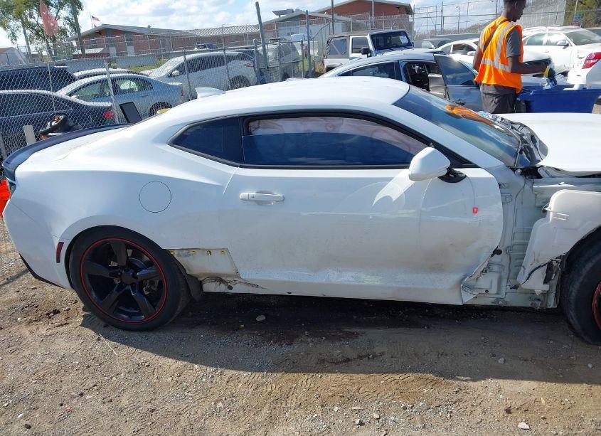 Photo 14 of 2018 Chevrolet Camaro 1LS (VIN 1G1FA1RS0J0122384)