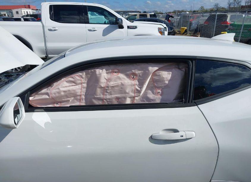 Photo 15 of 2018 Chevrolet Camaro 1LS (VIN 1G1FA1RS0J0122384)