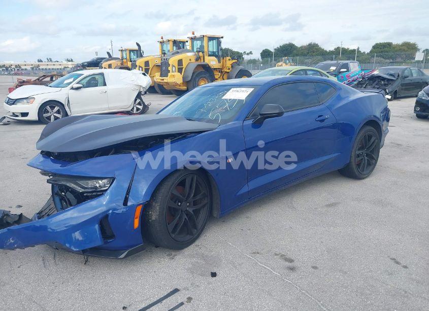 Photo 2 of 2020 Chevrolet Camaro RWD 1LT (VIN 1G1FA1RX0L0105759)