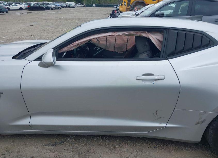 Photo 14 of 2018 Chevrolet Camaro 1LS (VIN 1G1FA1RX1J0144695)