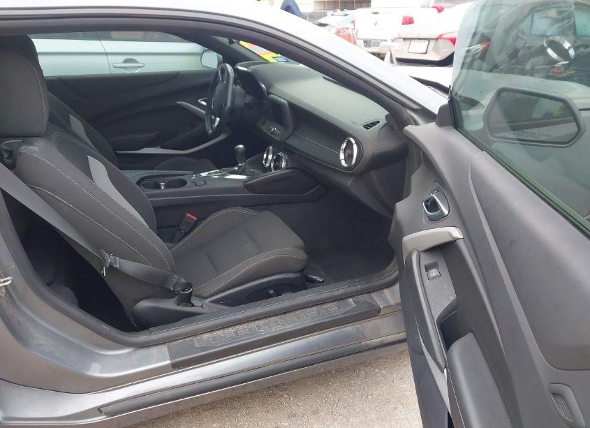 Photo 5 of 2020 Chevrolet Camaro (VIN 1G1FA1RX3L0104301)