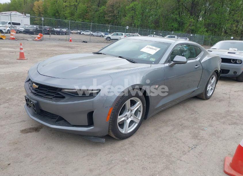 Photo 2 of 2020 Chevrolet Camaro RWD 1LT (VIN 1G1FA1RX8L0106464)