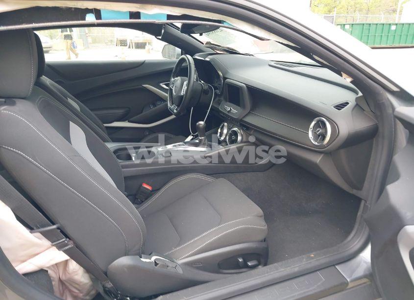 Photo 5 of 2020 Chevrolet Camaro RWD 1LT (VIN 1G1FA1RX8L0106464)