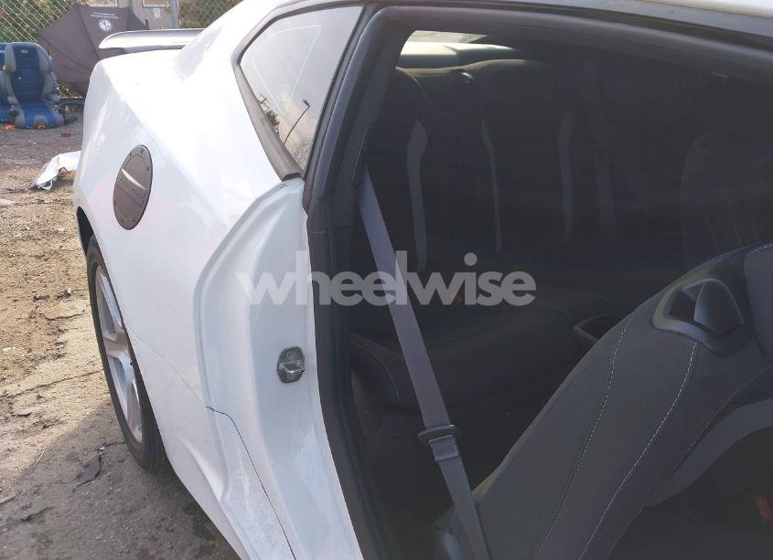 Photo 8 of 2017 Chevrolet Camaro 1LT (VIN 1G1FA1RX9H0125046)