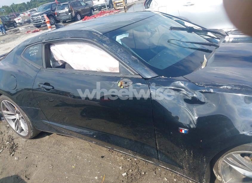 Photo 13 of 2017 Chevrolet Camaro 1LS (VIN 1G1FA1RX9H0178880)