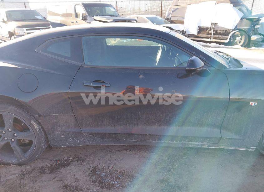 Photo 13 of 2017 Chevrolet Camaro 1LS (VIN 1G1FA1RX9H0204734)