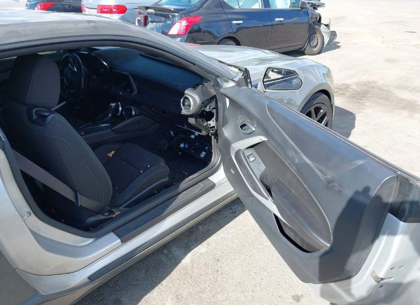 Photo 5 of 2016 Chevrolet Camaro 1LT (VIN 1G1FB1RS0G0132631)