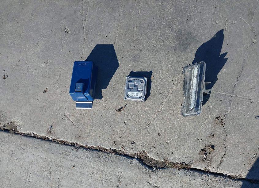 Photo 12 of 2016 Chevrolet Camaro 1LT (VIN 1G1FB1RS0G0159358)