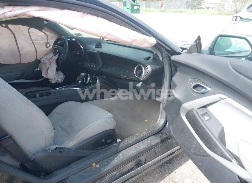 Photo 5 of 2017 Chevrolet Camaro 1LT (VIN 1G1FB1RS0H0200251)