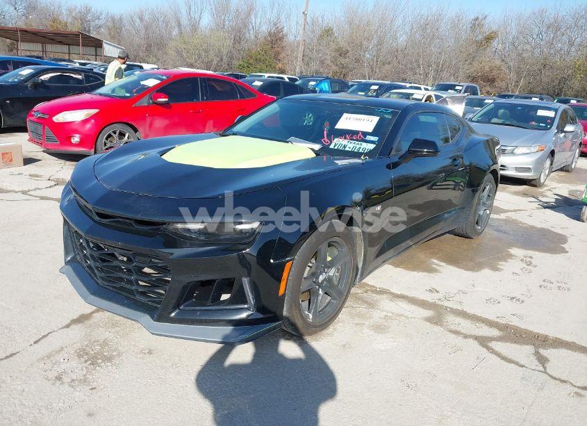 Photo 2 of 2020 Chevrolet Camaro RWD 1LT (VIN 1G1FB1RS0L0116889)