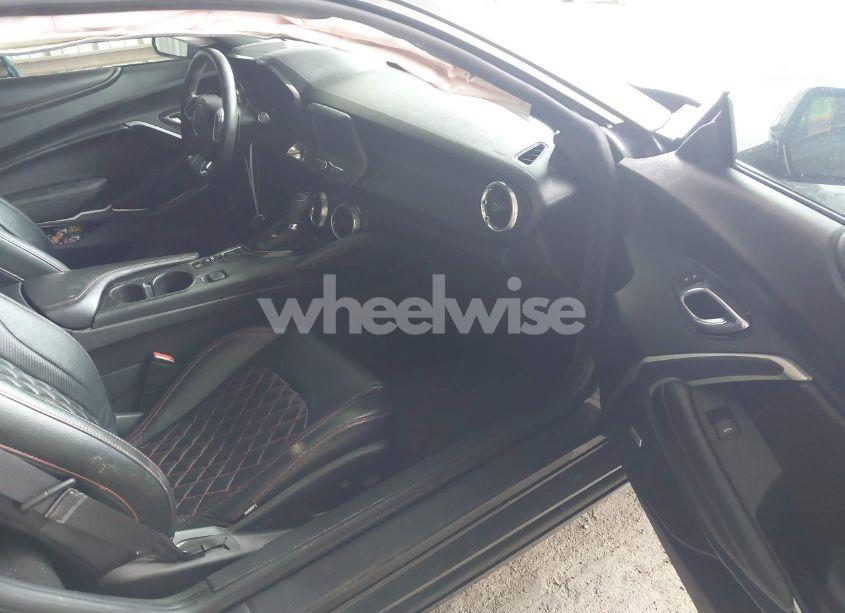 Photo 5 of 2016 Chevrolet Camaro 1LT (VIN 1G1FB1RS1G0166674)