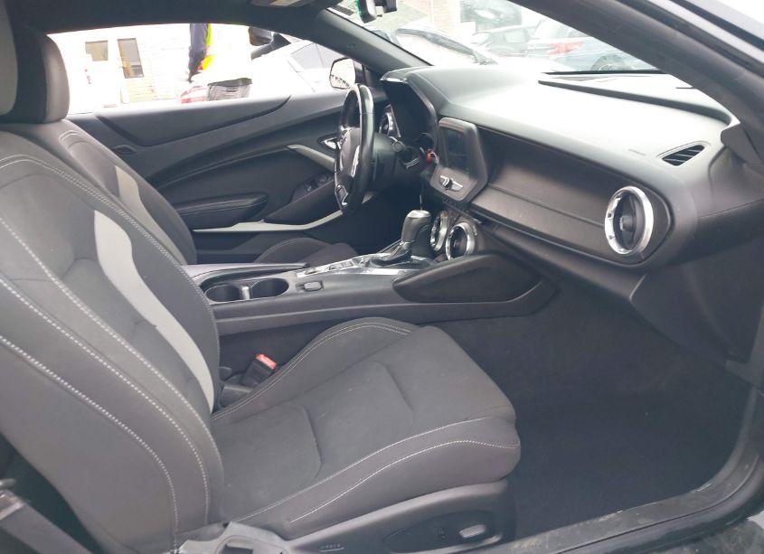 Photo 5 of 2017 Chevrolet Camaro 1LT (VIN 1G1FB1RS1H0167597)