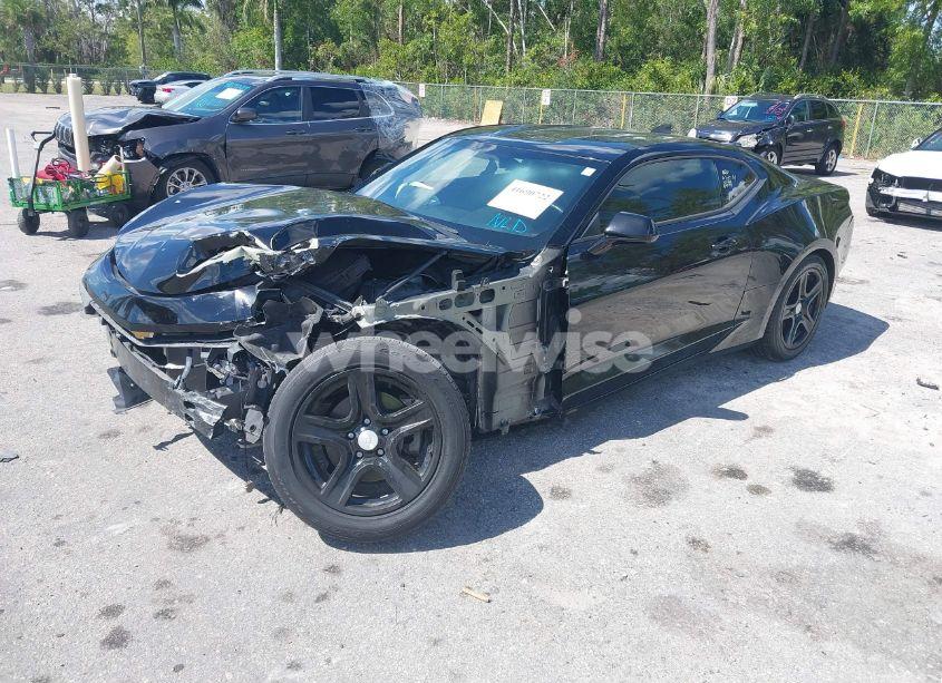 Photo 2 of 2017 Chevrolet Camaro 1LT (VIN 1G1FB1RS1H0203823)