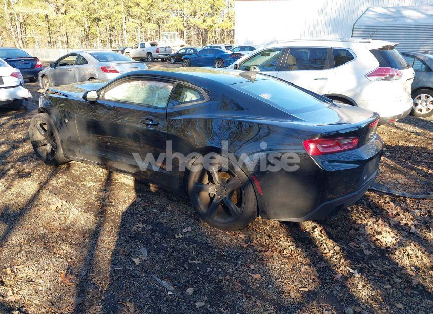 Photo 3 of 2017 Chevrolet Camaro 1LT (VIN 1G1FB1RS1H0210271)