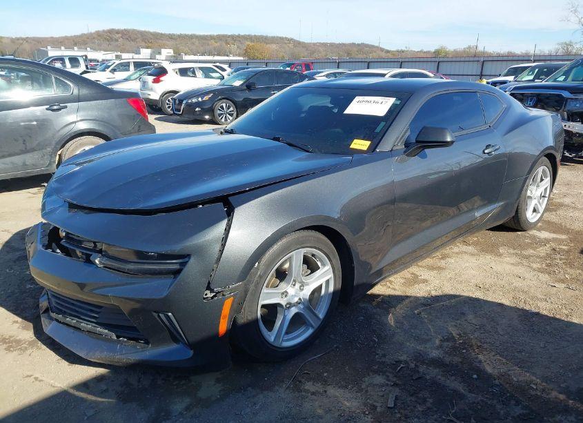 Photo 2 of 2018 Chevrolet Camaro 1LT (VIN 1G1FB1RS1J0134783)