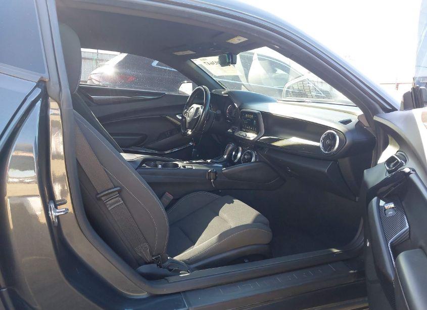 Photo 5 of 2018 Chevrolet Camaro 1LT (VIN 1G1FB1RS1J0134783)