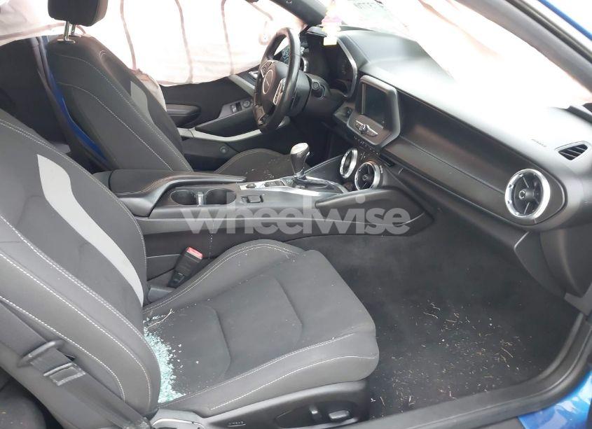 Photo 5 of 2018 Chevrolet Camaro 1LT (VIN 1G1FB1RS1J0153589)