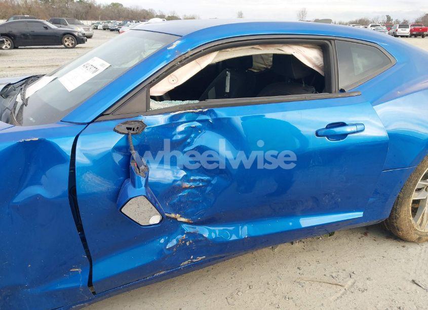 Photo 6 of 2018 Chevrolet Camaro 1LT (VIN 1G1FB1RS1J0153589)