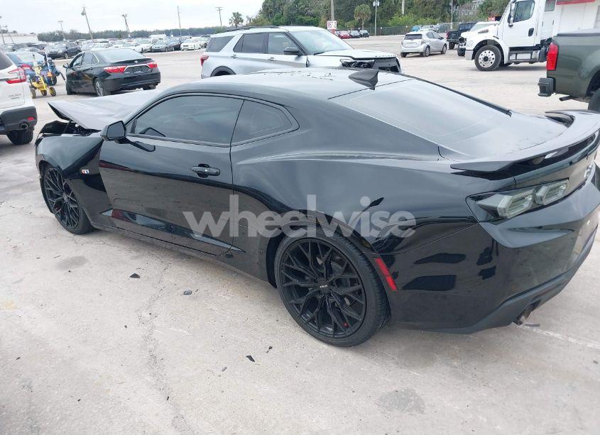 Photo 3 of 2017 Chevrolet Camaro 1LT (VIN 1G1FB1RS2H0191083)