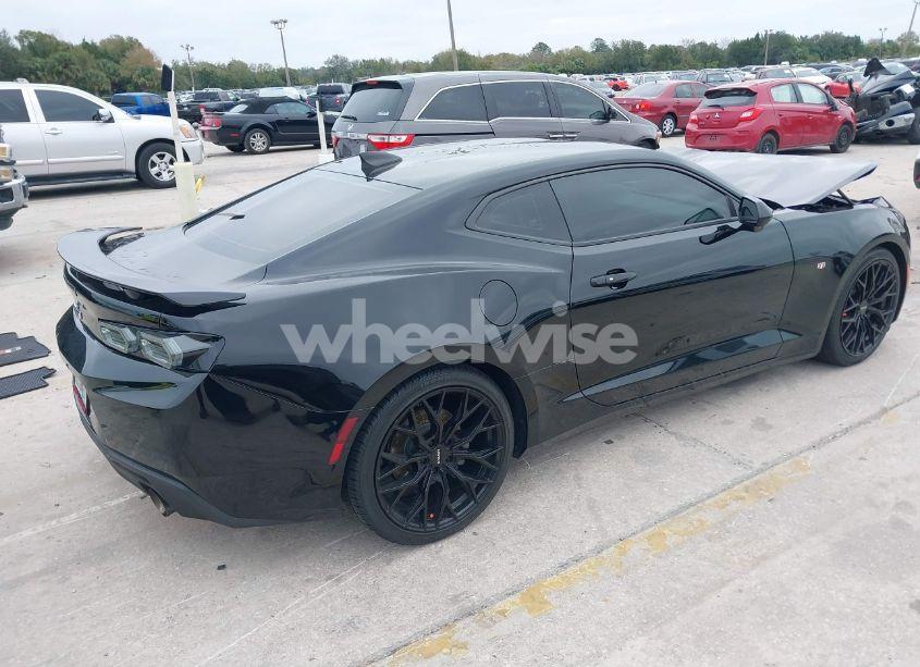 Photo 4 of 2017 Chevrolet Camaro 1LT (VIN 1G1FB1RS2H0191083)