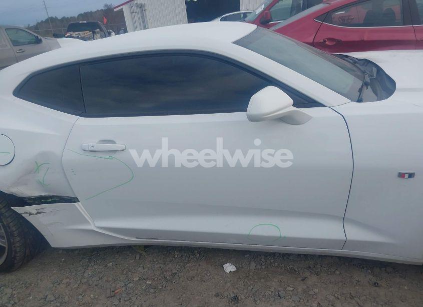 Photo 13 of 2018 Chevrolet Camaro 1LT (VIN 1G1FB1RS2J0142116)