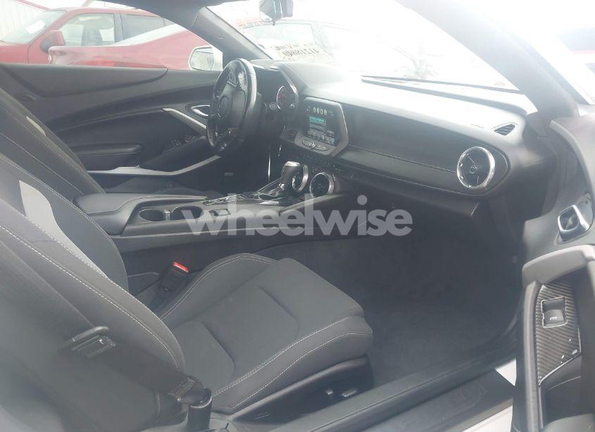 Photo 5 of 2018 Chevrolet Camaro 1LT (VIN 1G1FB1RS2J0142116)