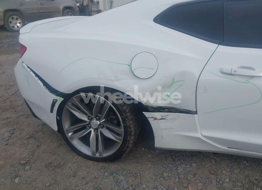 Photo 6 of 2018 Chevrolet Camaro 1LT (VIN 1G1FB1RS2J0142116)