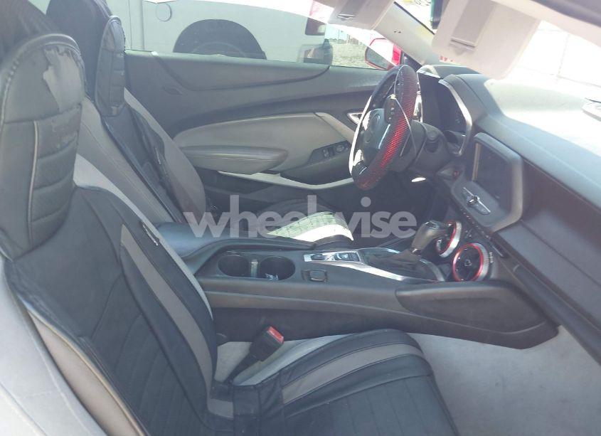 Photo 17 of 2018 Chevrolet Camaro 1LT (VIN 1G1FB1RS2J0159093)