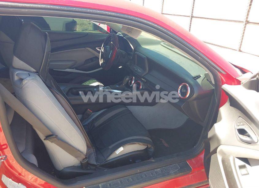 Photo 5 of 2018 Chevrolet Camaro 1LT (VIN 1G1FB1RS2J0159093)