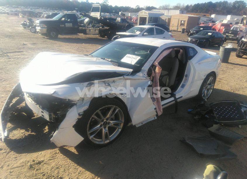 Photo 2 of 2019 Chevrolet Camaro 1LT (VIN 1G1FB1RS2K0117623)