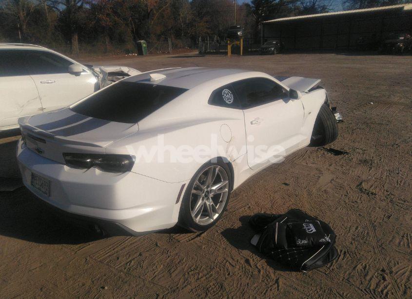 Photo 4 of 2019 Chevrolet Camaro 1LT (VIN 1G1FB1RS2K0117623)
