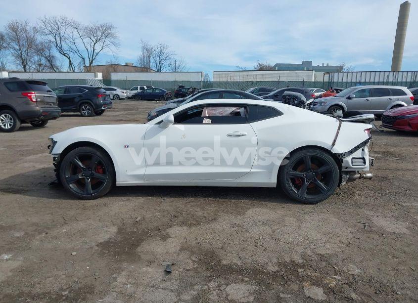 Photo 13 of 2017 Chevrolet Camaro 1LT (VIN 1G1FB1RS3H0126663)