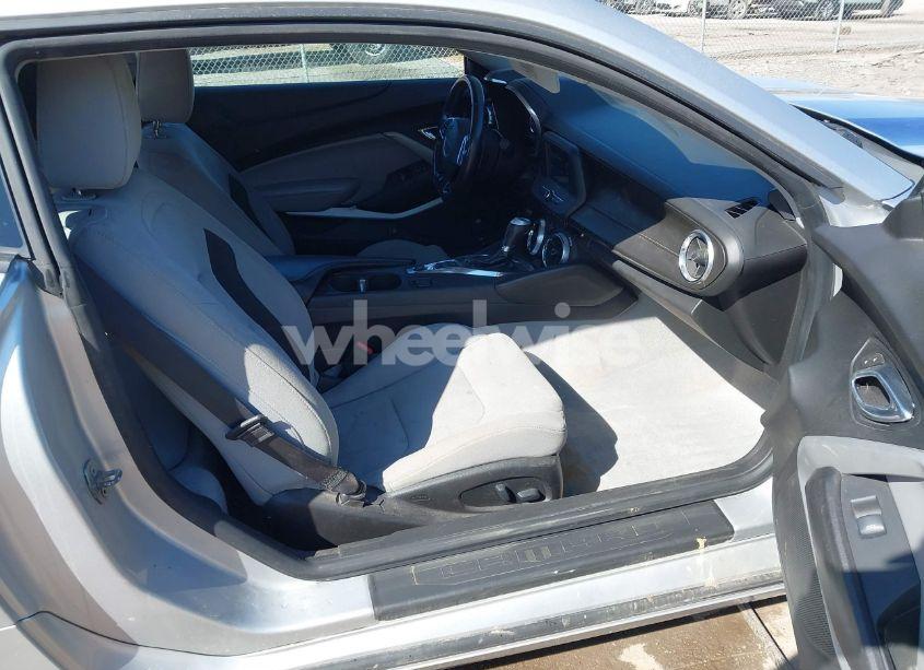 Photo 5 of 2018 Chevrolet Camaro 1LT (VIN 1G1FB1RS3J0149110)