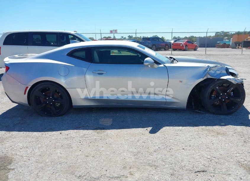 Photo 13 of 2018 Chevrolet Camaro 1LT (VIN 1G1FB1RS3J0163590)