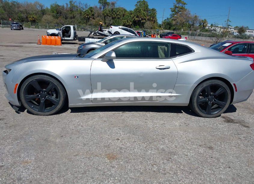 Photo 14 of 2018 Chevrolet Camaro 1LT (VIN 1G1FB1RS3J0163590)