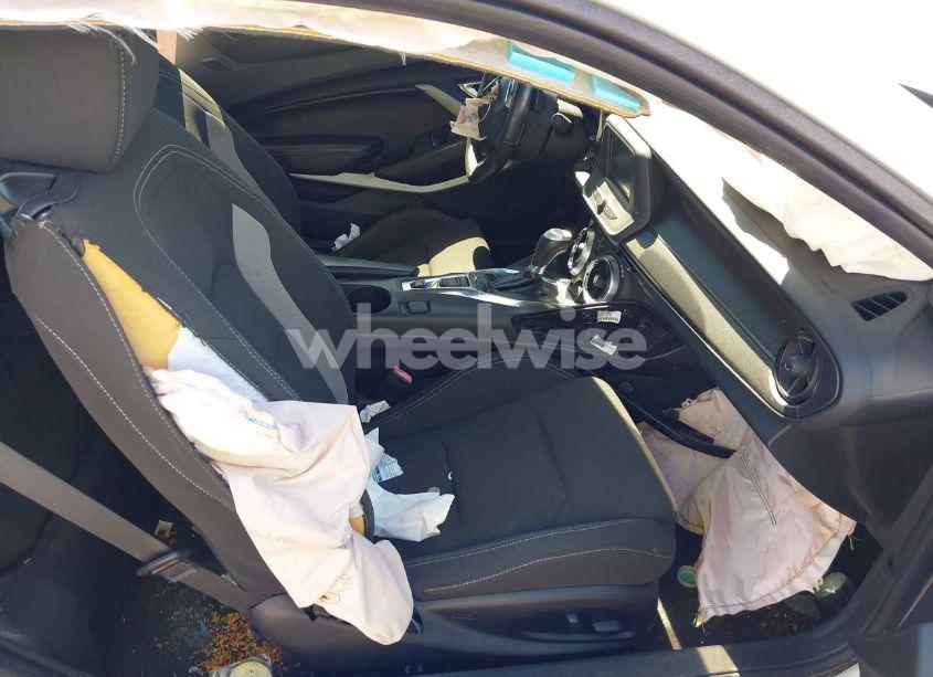 Photo 5 of 2018 Chevrolet Camaro 1LT (VIN 1G1FB1RS3J0163590)