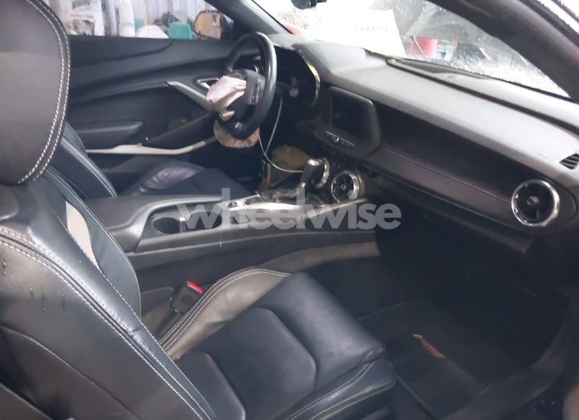 Photo 5 of 2019 Chevrolet Camaro 1LT (VIN 1G1FB1RS3K0112401)