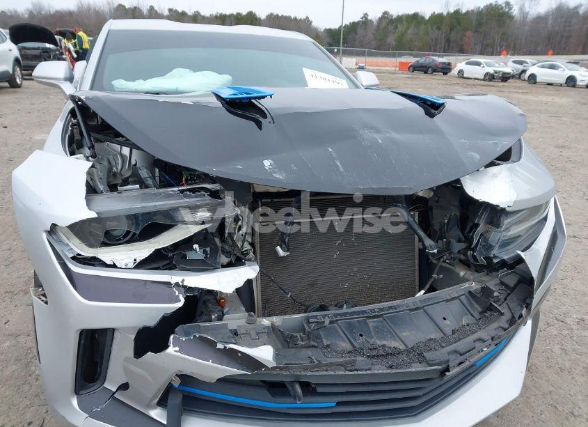 Photo 6 of 2017 Chevrolet Camaro 1LT (VIN 1G1FB1RS4H0102100)