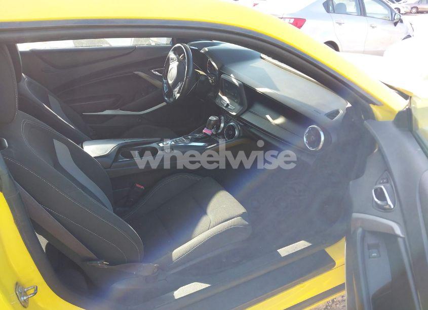 Photo 5 of 2017 Chevrolet Camaro 1LT (VIN 1G1FB1RS4H0104235)