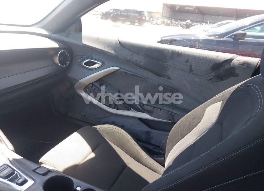 Photo 5 of 2017 Chevrolet Camaro 1LT (VIN 1G1FB1RS4H0201483)