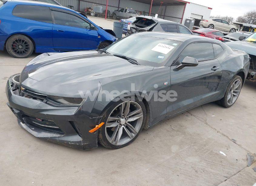 Photo 2 of 2018 Chevrolet Camaro 1LT (VIN 1G1FB1RS4J0133496)