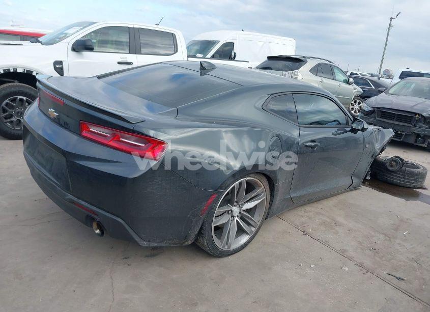 Photo 4 of 2018 Chevrolet Camaro 1LT (VIN 1G1FB1RS4J0133496)