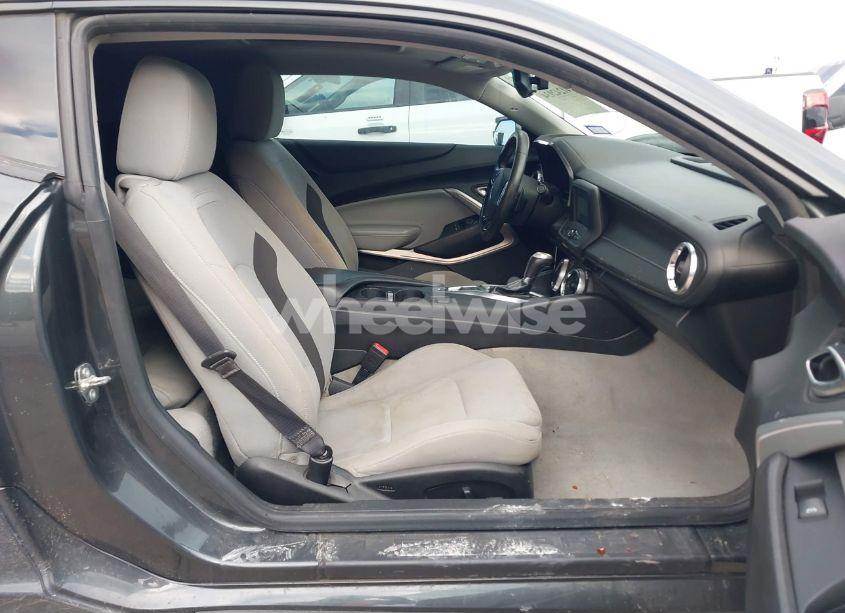 Photo 5 of 2018 Chevrolet Camaro 1LT (VIN 1G1FB1RS4J0133496)