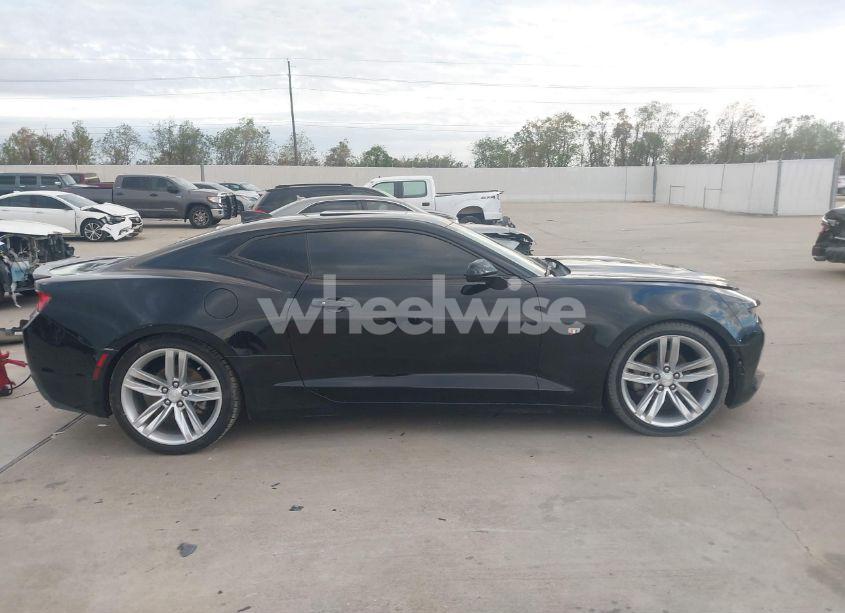 Photo 13 of 2018 Chevrolet Camaro 1LT (VIN 1G1FB1RS4J0137418)