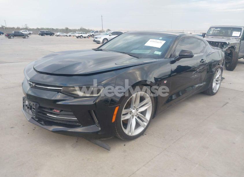 Photo 2 of 2018 Chevrolet Camaro 1LT (VIN 1G1FB1RS4J0137418)