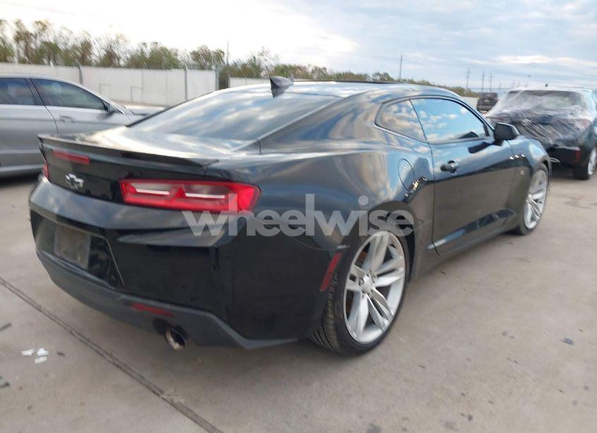 Photo 4 of 2018 Chevrolet Camaro 1LT (VIN 1G1FB1RS4J0137418)