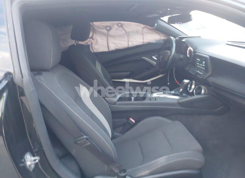 Photo 5 of 2018 Chevrolet Camaro 1LT (VIN 1G1FB1RS4J0137418)